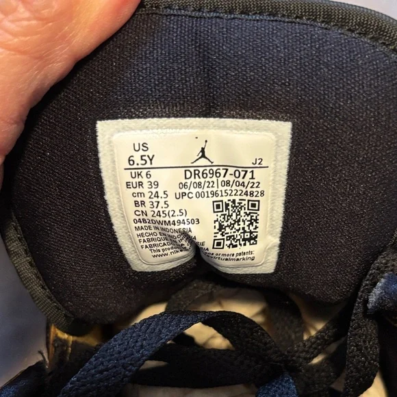 Jordan 1s Gold and Black Mid Glitter - Picture 3 of 4